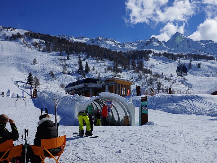 Cover on the belt conveyor du Golf – Les Arcs 1800